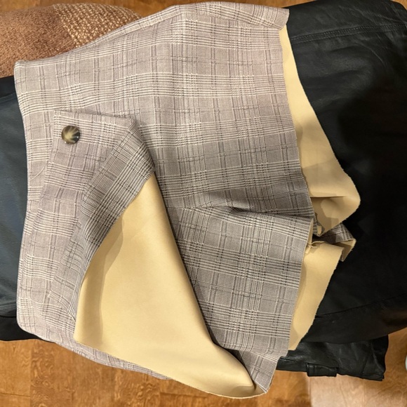 Zara Basic Checkered Skirt in Beige and Black - Picture 2 of 3